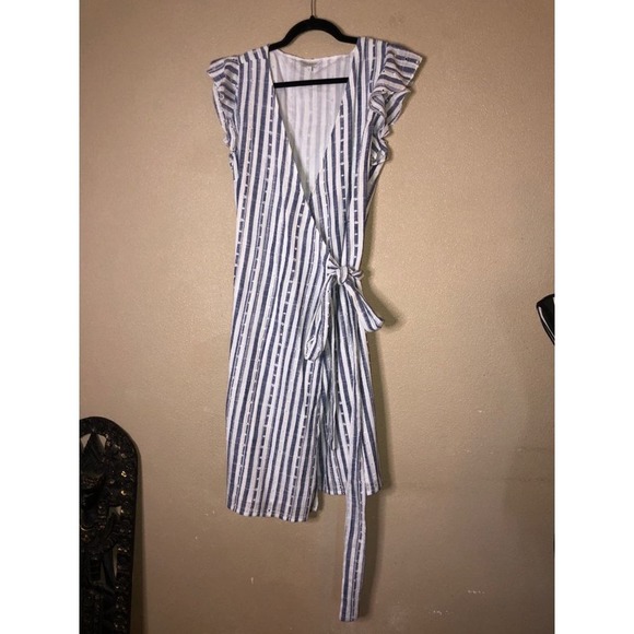 Lucky Brand Dresses & Skirts - Lucky Brand Eyelet Blue White Stripe 100% Cotton Wrap Dress Large